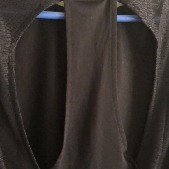 Under Armor- Long Sleeved- open razor back- Sz S - Picture 6 of 6